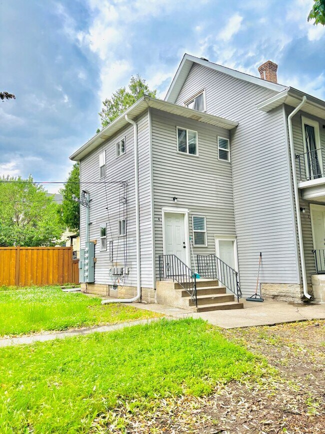 Building Photo - 3001 N 6th St