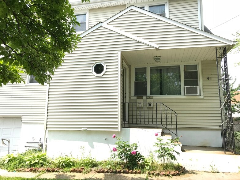 Front entrance - 41 Reilly Ct