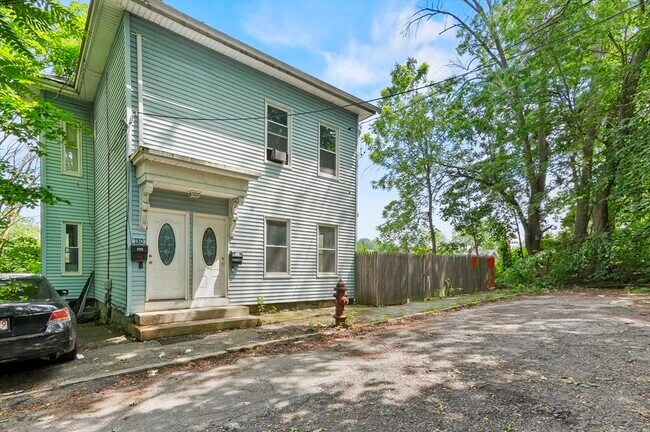 Primary Photo - 132 Bartlett St