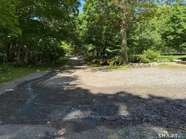 Building Photo - 308 Noank Ledyard Rd