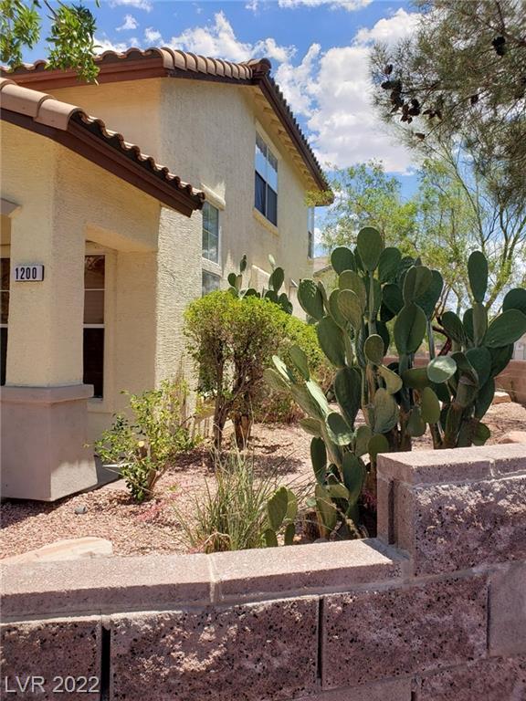 Building Photo - 1200 Valerio Ln