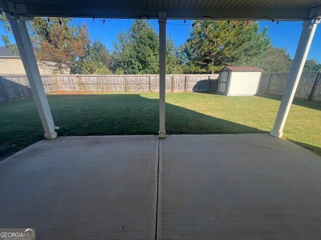 Building Photo - 165 Craines View