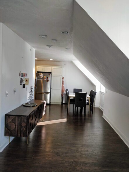 Building Photo - 74 Elm St