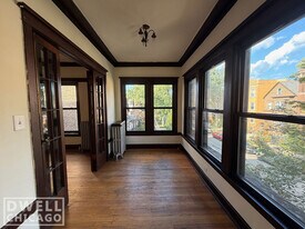 Building Photo - 2414 N Sawyer Ave