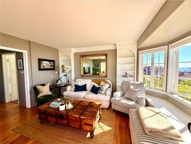 Building Photo - 2344 Glenneyre St