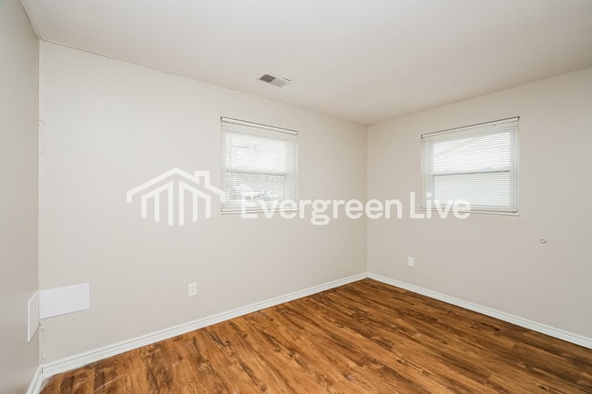 Building Photo - 5679 Tall Oaks Dr