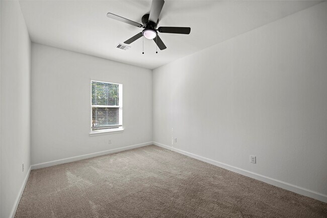 Building Photo - 1071 St Clair St