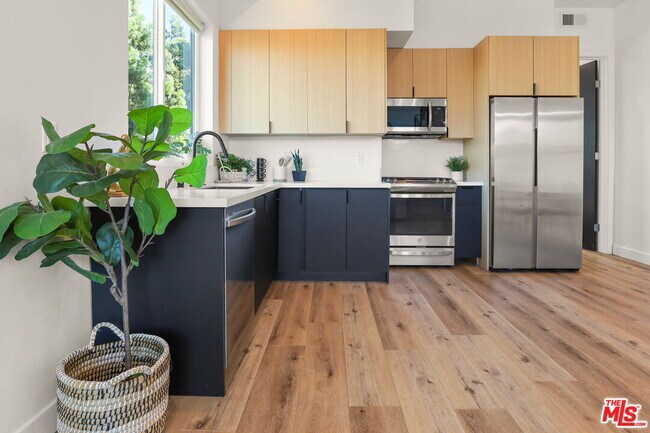 Building Photo - 1520 Magnolia Ave