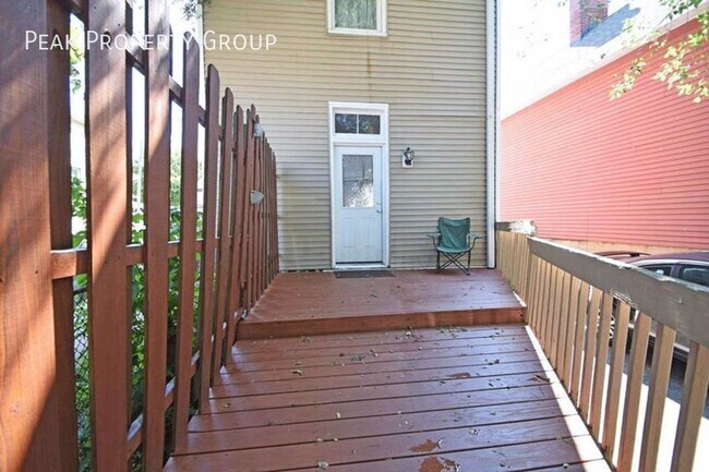 Building Photo - 2319 Sauer Ave