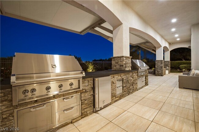 Building Photo - 9320 Tournament Canyon Dr