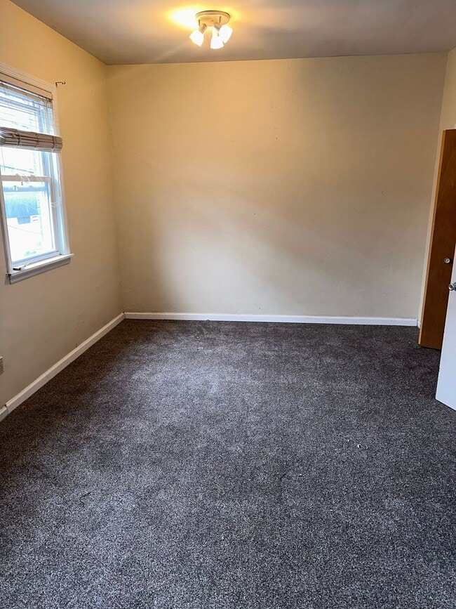 Building Photo - 119 S 17th St