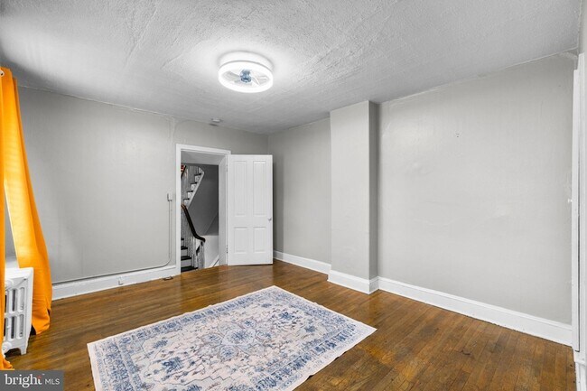 Building Photo - 15 E 4th St