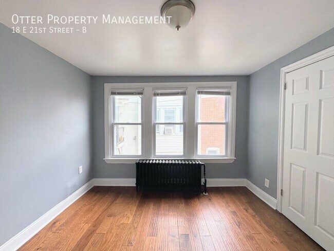 Building Photo - 18 E 21st St