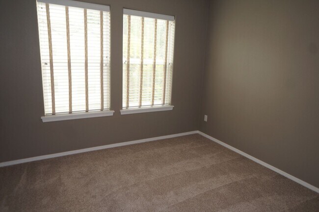 Building Photo - Spectacular NW Portland 3 bedroom Townhouse