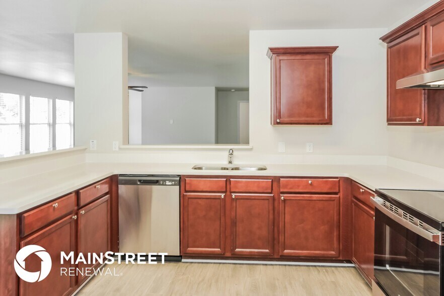 Building Photo - 30037 Westfield Dr