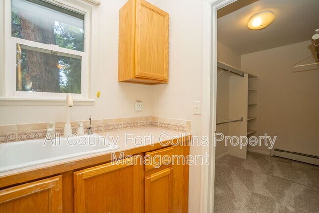 Building Photo - 508 Louise Ln