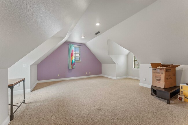 Building Photo - 501 SE Eaton St