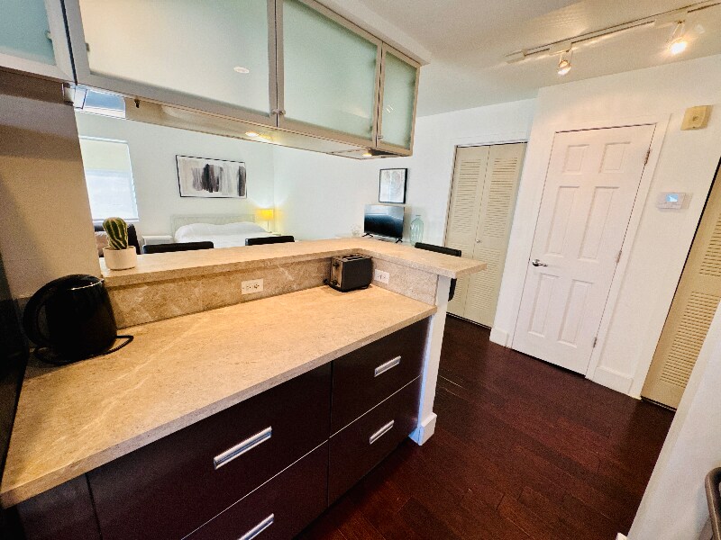 Building Photo - 741 6th St