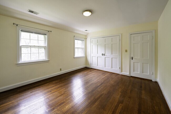 Building Photo - NW DC - Timeless Elegance Meets Modern Comfort in AU Park (with Pool!)