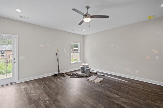 Building Photo - 281 Deer Rd