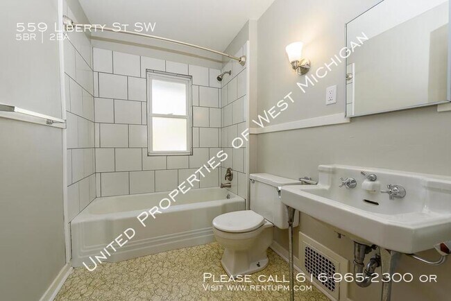 Building Photo - 559 Liberty St SW