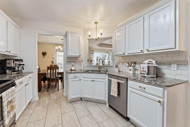 Building Photo - 3409 SW Picasso Blvd