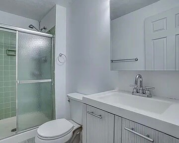 Building Photo - 2126 Briarwood Dr