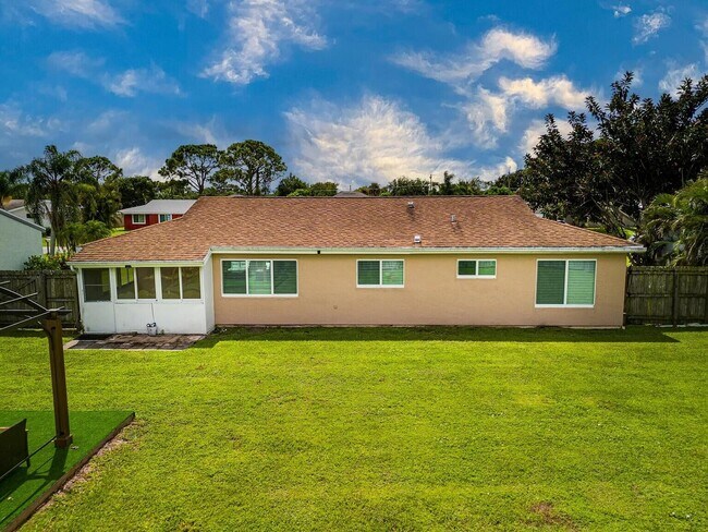 Building Photo - 2138 SE Shelter Dr