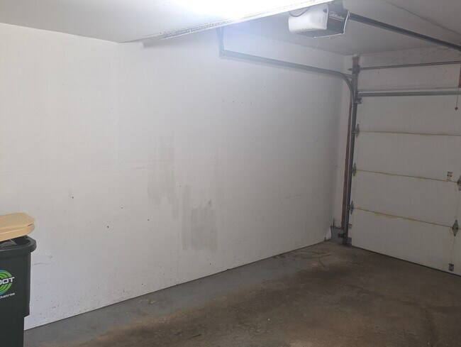 Building Photo - 422 N Lake Shore Dr