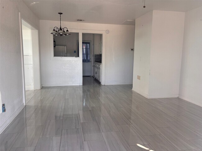 Building Photo - 1310 Harris Way