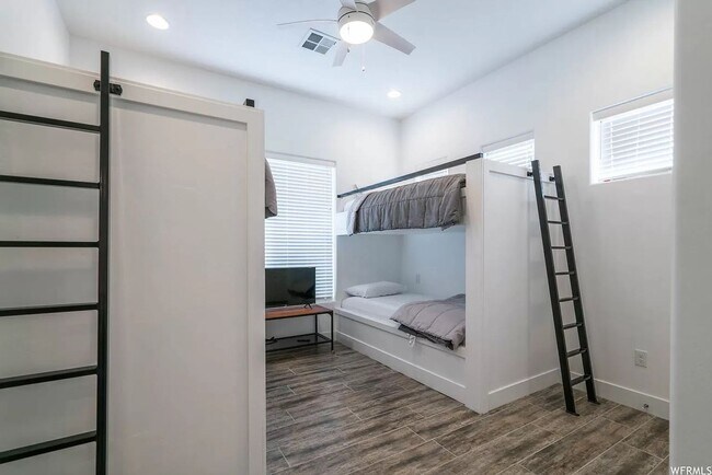 Building Photo - PETS ALLOWED!  Spacious & Modern 3-Bedroom Home for Rent Near Sand Hollow Reservoir