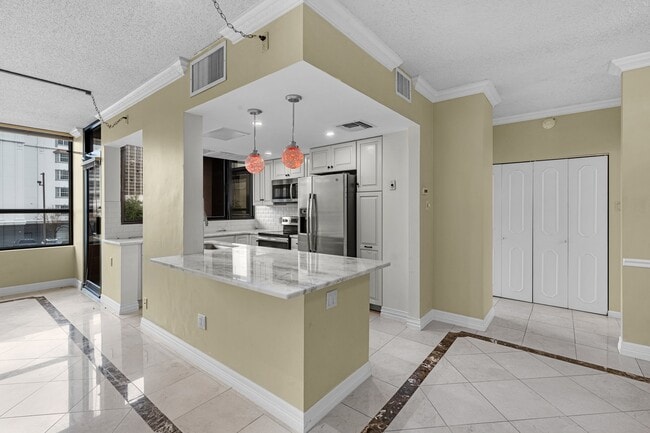 Building Photo - 5150 Hidalgo St