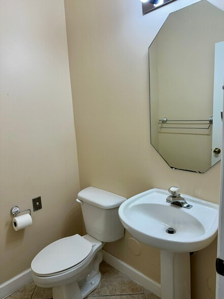 Building Photo - 14141 SW 129th Ave