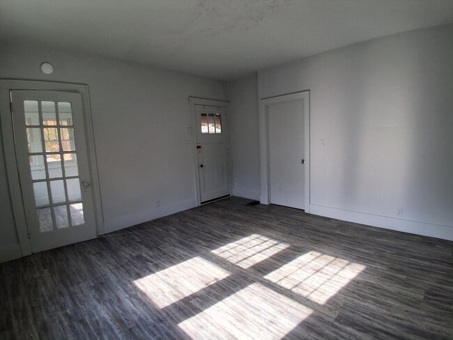 Building Photo - 1901 Smith Ave