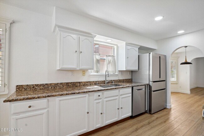 Building Photo - 7089 Luz De Espejo Dr
