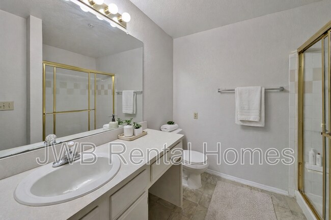 Building Photo - 13810 Sutton Park Dr N