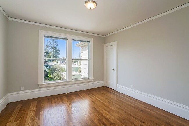 Building Photo - Gorgeous Berkeley Flat!