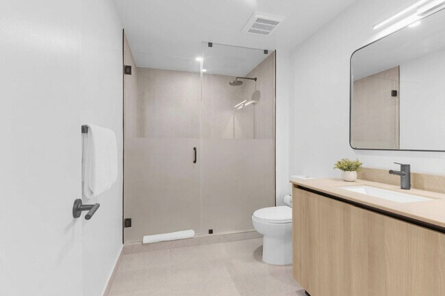 Building Photo - 501 NE 1st Ave