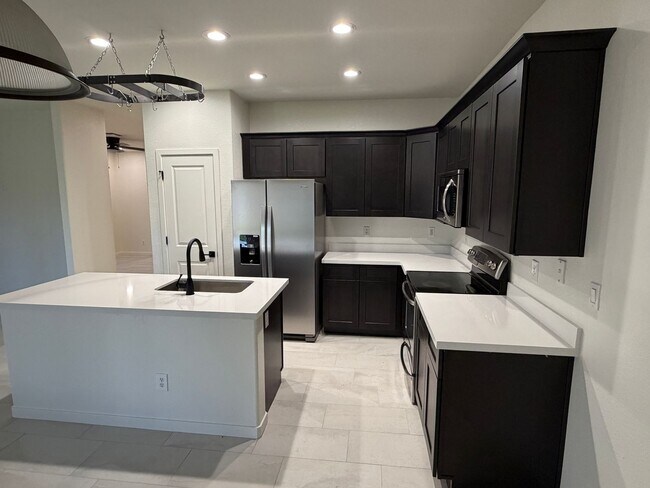 Building Photo - Beautifully Remodeled North Peoria Home 3 Bedroom 2 Bath Plus Office