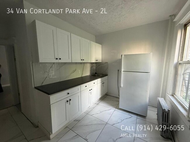 Building Photo - 34 Van Cortlandt Park Ave