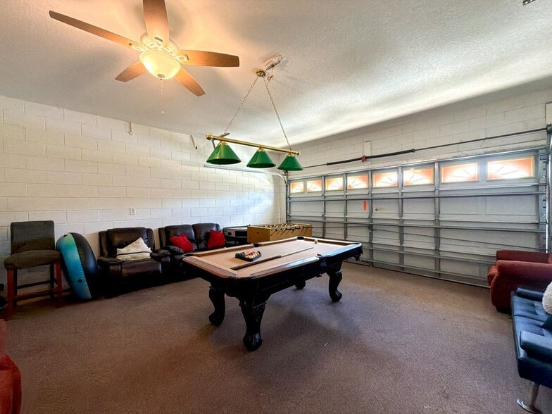 Building Photo - 8127 Fan Palm Way