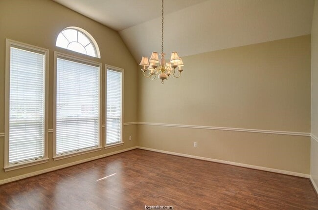 Building Photo - 715 Berry Creek