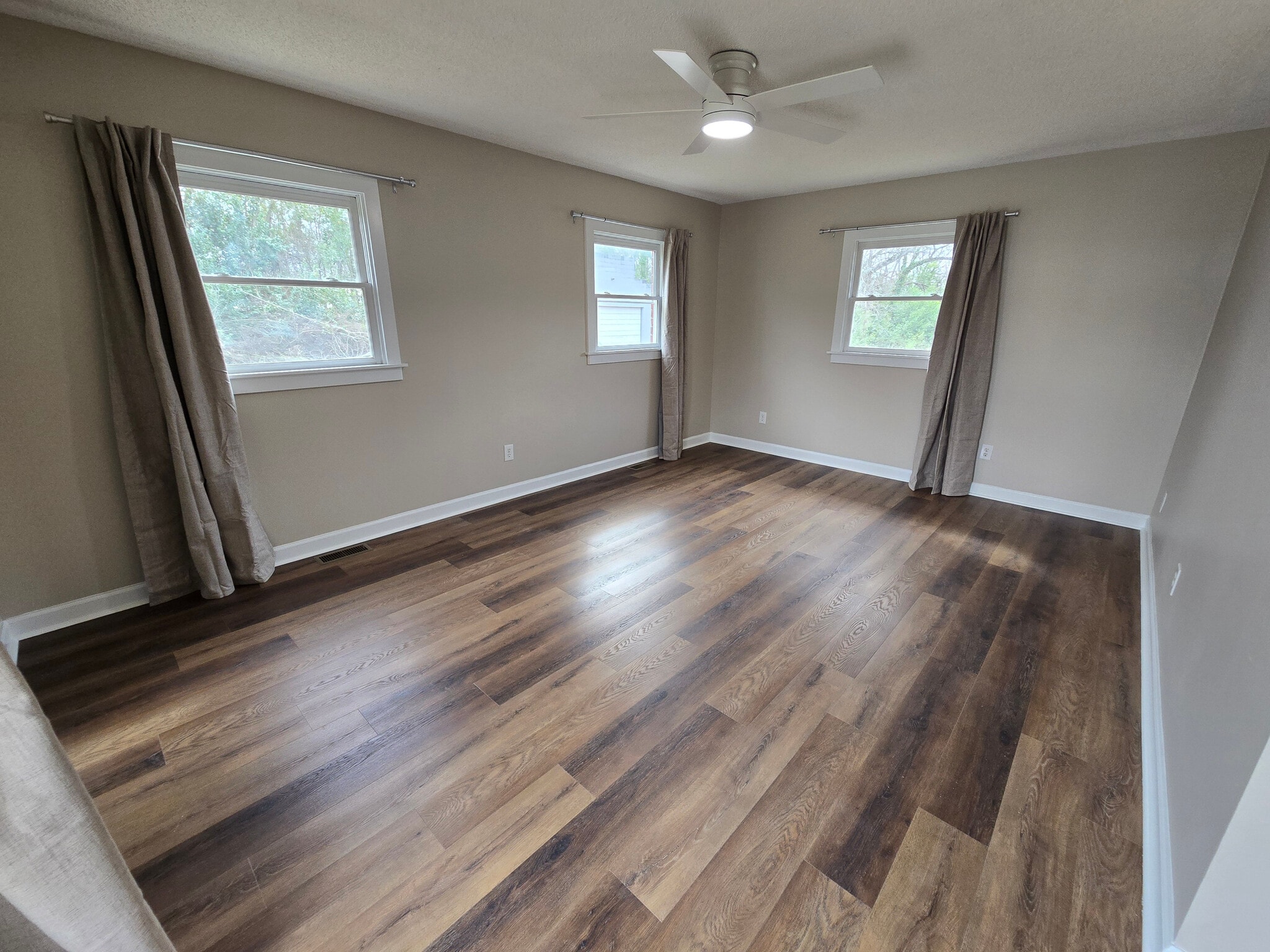 Building Photo - Room in House on Lucky Ct