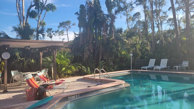 Building Photo - 202 Pinebrook Dr