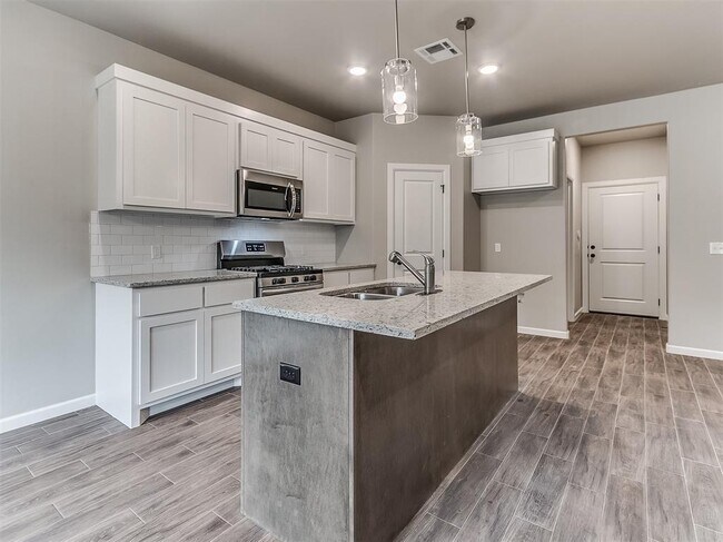 Building Photo - 600 Mirano Ln