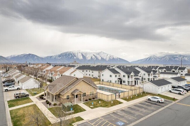 Building Photo - 2485 450 S