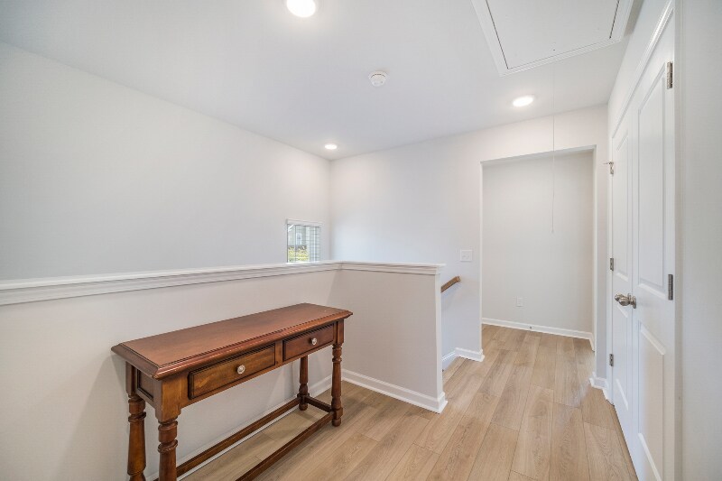 Building Photo - 101 Winding River Dr