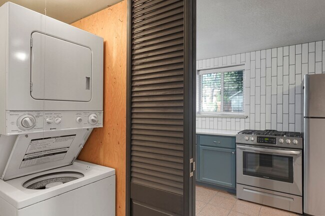 Building Photo - Adorable 1 bedroom apartment on first floor