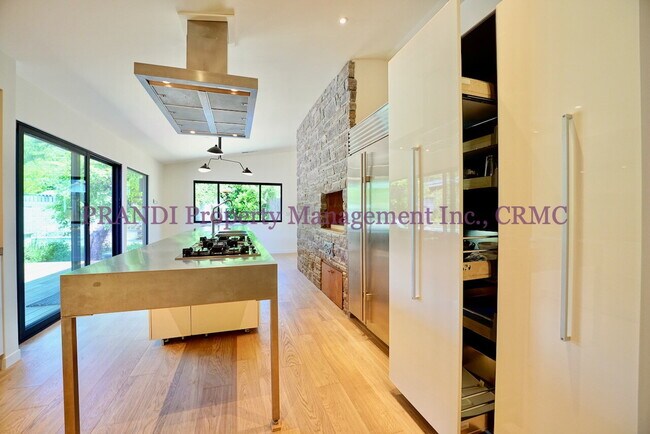 Building Photo - All New!  Fabulous 3 bedroom Fairfax house...