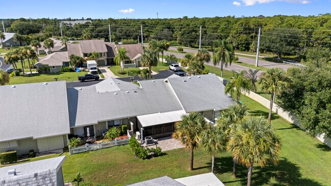 Building Photo - 1431 SE Berwick Ct